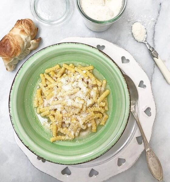 ALICE AGNELLI . A_GIPSY_IN_THE_KITCHEN